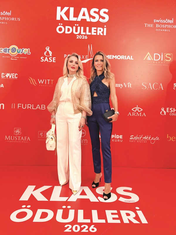 Ebru Kain : Zarafetiyle K�rm�z� Hal�da Göz Doldurdu 